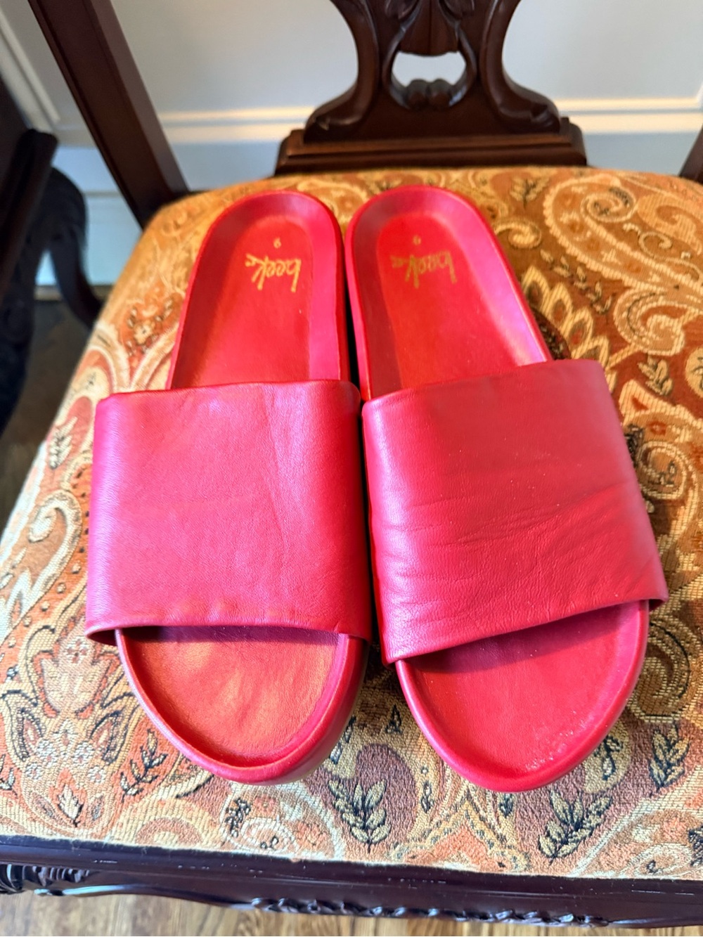 Beek Pelican Red Leather Platform sandal.Soft wrapped molded foam footbed. 9